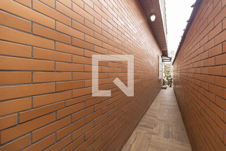 Casa à venda com 240m², 2 quartos e 2 vagasCorredor Lateral