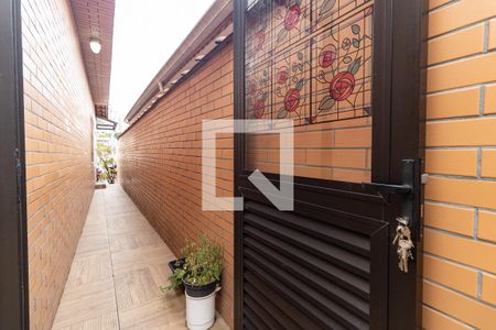 Casa à venda com 240m², 2 quartos e 2 vagasCorredor Lateral