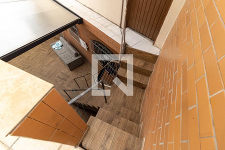 Casa à venda com 240m², 2 quartos e 2 vagasEscada