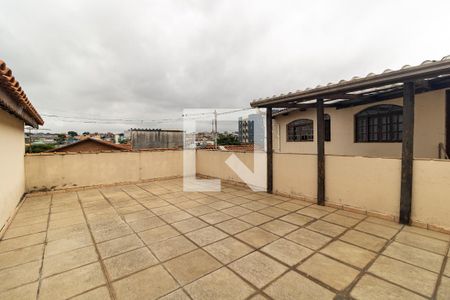 Casa à venda com 240m², 2 quartos e 2 vagasTerraço