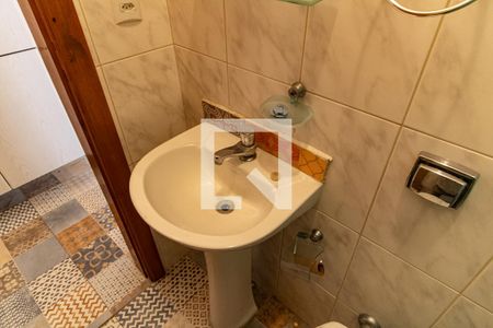 Casa à venda com 240m², 2 quartos e 2 vagasBanheiro Social