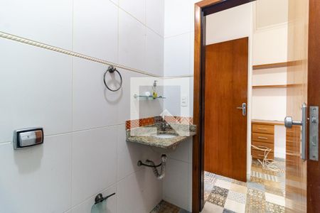 Casa à venda com 240m², 2 quartos e 2 vagasBanheiro da Suíte