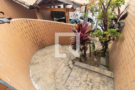 Casa à venda com 240m², 2 quartos e 2 vagasEscada