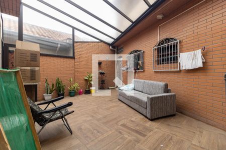 Casa à venda com 240m², 2 quartos e 2 vagasQuintal