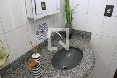 Casa à venda com 182m², 3 quartos e 2 vagasBanheiro 2