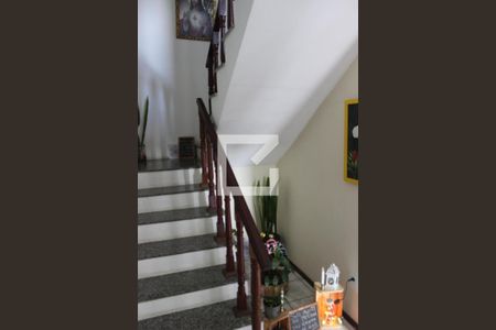 Casa à venda com 182m², 3 quartos e 2 vagasEscada