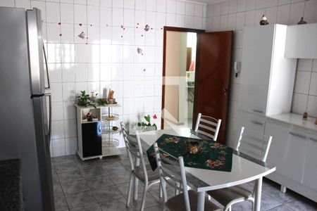 Casa à venda com 182m², 3 quartos e 2 vagasCozinha