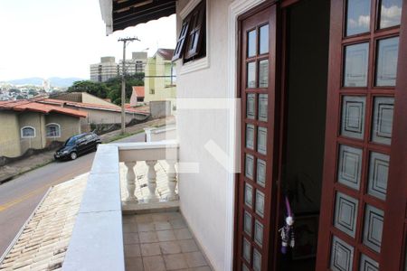 Casa à venda com 182m², 3 quartos e 2 vagasSacada