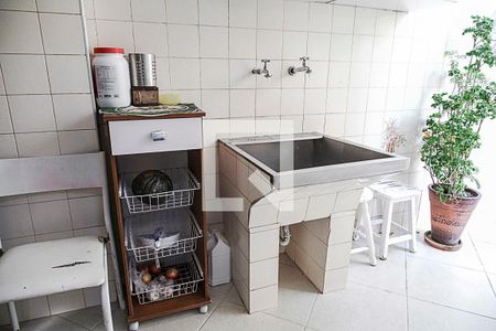 Casa à venda com 160m², 3 quartos e 2 vagas Casa à venda com 160m², 3 quartos e 2 vagasÁrea de Serviço