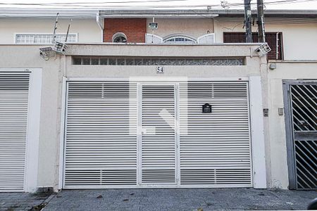 Casa à venda com 160m², 3 quartos e 2 vagas Casa à venda com 160m², 3 quartos e 2 vagasFachada