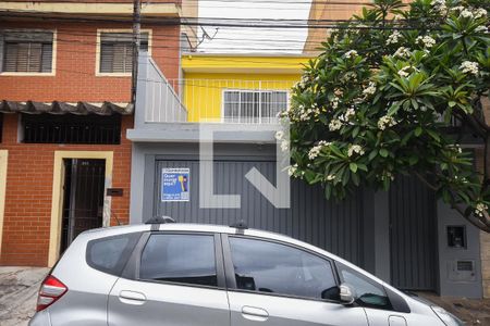 Casa à venda com 70m², 2 quartos e 2 vagas Casa à venda com 70m², 2 quartos e 2 vagasFachada