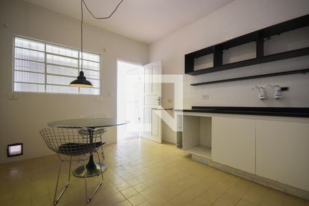 Casa à venda com 70m², 2 quartos e 2 vagas Casa à venda com 70m², 2 quartos e 2 vagasCozinha