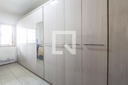 Casa à venda com 200m², 2 quartos e 2 vagas Casa à venda com 200m², 2 quartos e 2 vagasCloset
