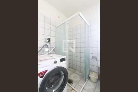 Casa à venda com 200m², 2 quartos e 2 vagas Casa à venda com 200m², 2 quartos e 2 vagasBanheiro da garagem