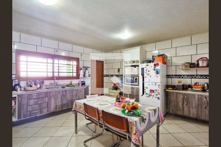 Casa à venda com 200m², 2 quartos e 2 vagas Casa à venda com 200m², 2 quartos e 2 vagasCozinha