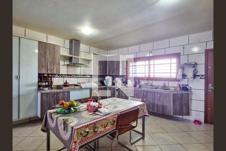 Casa à venda com 200m², 2 quartos e 2 vagas Casa à venda com 200m², 2 quartos e 2 vagasCozinha