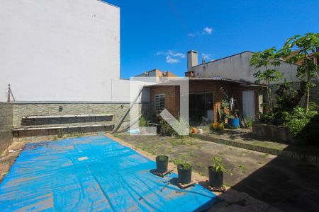 Casa à venda com 200m², 2 quartos e 2 vagas Casa à venda com 200m², 2 quartos e 2 vagasPiscina