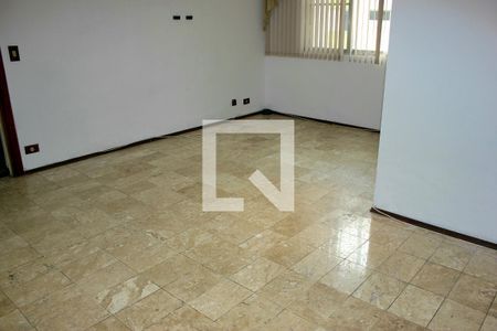 Sala, vista do piso e janela de apartamento à venda com 2 quartos, 74m² em Vila Hulda, Guarulhos