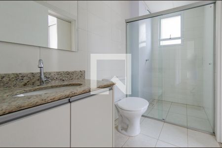 Banheiro de apartamento para alugar com 2 quartos, 53m² em Buritis, Belo Horizonte