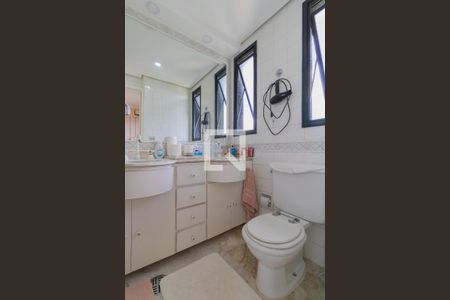 Apartamento à venda com 187m², 3 quartos e 3 vagas Apartamento à venda com 187m², 3 quartos e 3 vagasBanheiro da Suíte 1