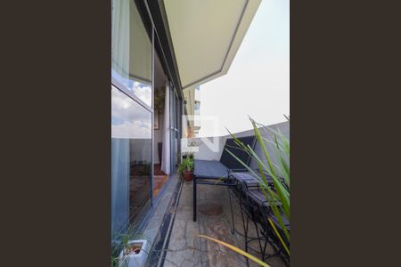 Apartamento à venda com 187m², 3 quartos e 3 vagas Apartamento à venda com 187m², 3 quartos e 3 vagasVaranda