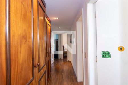 Corredor para os quartos de apartamento à venda com 4 quartos, 150m² em Vila Olímpia, São Paulo