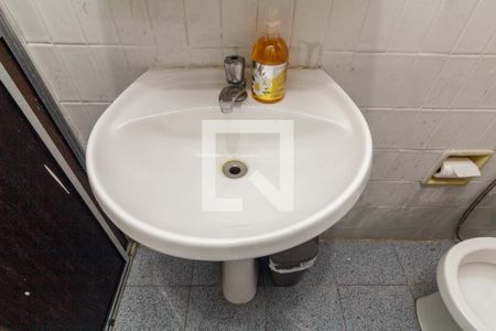 Banheiro de apartamento para alugar com 1 quarto, 40m² em República, São Paulo