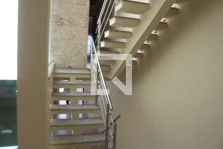 Casa à venda com 205m², 6 quartos e 4 vagasEscada