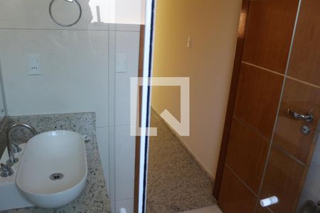 Casa à venda com 205m², 6 quartos e 4 vagasBanheiro da Suíte 2