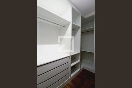 Casa para alugar com 150m², 3 quartos e 2 vagas Casa para alugar com 150m², 3 quartos e 2 vagasCloset da suíte 3