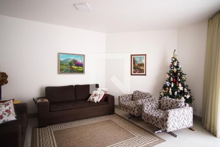 Sala de casa para alugar com 6 quartos, 137m² em Dona Clara, Belo Horizonte