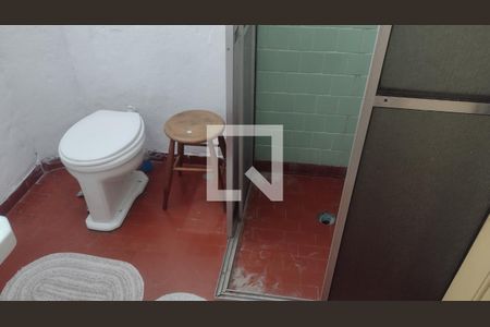 Banheiro de apartamento para alugar com 1 quarto, 50m² em Guilhermina, Praia Grande
