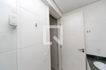 Banheiro de apartamento para alugar com 1 quarto, 19m² em São Lucas, São Paulo