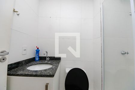 Banheiro de apartamento para alugar com 1 quarto, 19m² em São Lucas, São Paulo