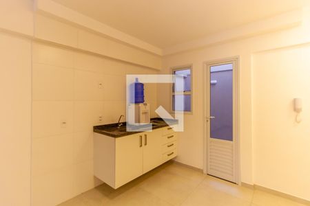 Cozinha de apartamento para alugar com 1 quarto, 29m² em São Lucas, São Paulo