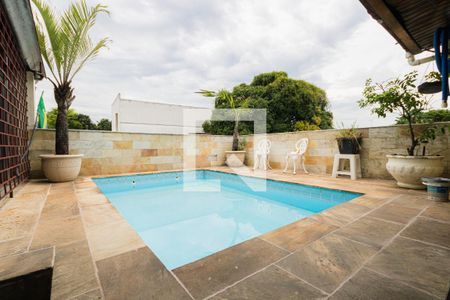 Casa de condomínio à venda com 210m², 3 quartos e 1 vagaPiscina