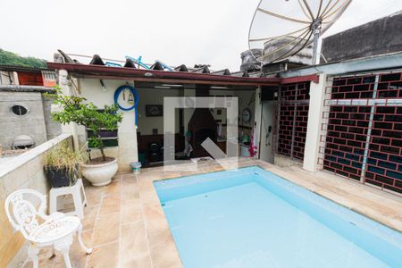 Casa de condomínio à venda com 210m², 3 quartos e 1 vagaPiscina