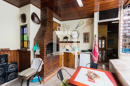 Casa de condomínio à venda com 210m², 3 quartos e 1 vagaChurrasqueira