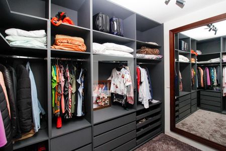 Apartamento à venda com 380m², 3 quartos e 6 vagas Apartamento à venda com 380m², 3 quartos e 6 vagasCloset do quarto