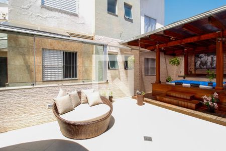 Apartamento à venda com 380m², 3 quartos e 6 vagas Apartamento à venda com 380m², 3 quartos e 6 vagasArea Externa Privativa