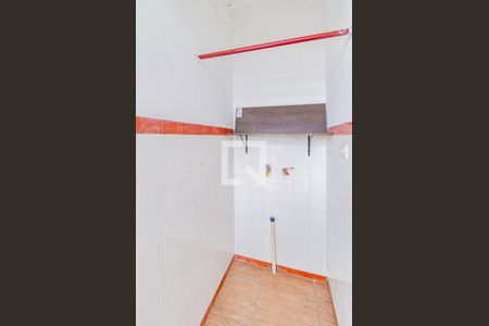 Casa à venda com 155m², 3 quartos e 2 vagasChuveiro do Banheiro de Serviço