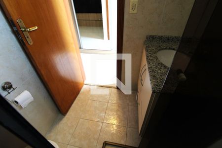 Casa à venda com 104m², 2 quartos e 2 vagasQuarto 1 - Banheiro