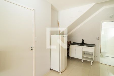 Quarto e Cozinha  de kitnet/studio para alugar com 1 quarto, 18m² em Jardim Silvestre, São Bernardo do Campo