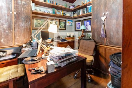 Apartamento à venda com 180m², 4 quartos e 2 vagasEscritório