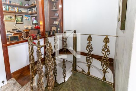 Apartamento à venda com 180m², 4 quartos e 2 vagasEscadas