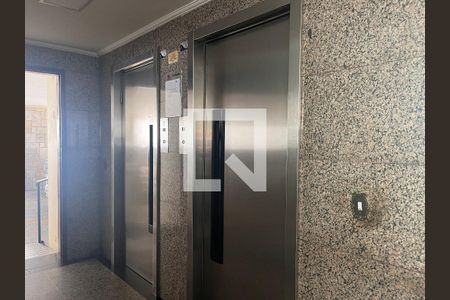 Apartamento à venda com 80m², 2 quartos e 1 vagaElevadores