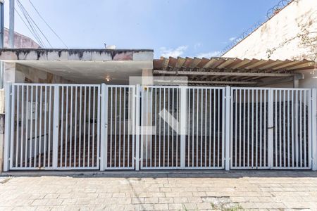 Casa à venda com 160m², 3 quartos e 3 vagas Casa à venda com 160m², 3 quartos e 3 vagasFachada