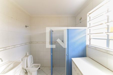 Banheiro de casa para alugar com 1 quarto, 20m² em Jardim Novo Taboao, São Paulo