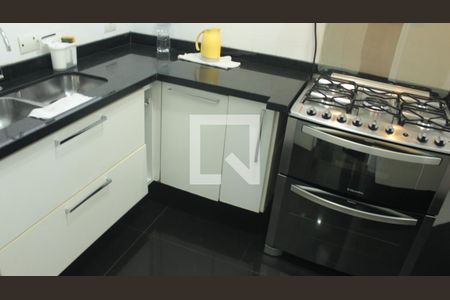 Apartamento à venda com 180m², 4 quartos e 2 vagasCozinha 