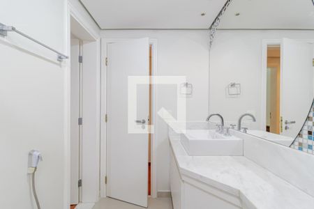 Apartamento para alugar com 217m², 4 quartos e 3 vagas Apartamento para alugar com 217m², 4 quartos e 3 vagasBanheiro da Suíte 2